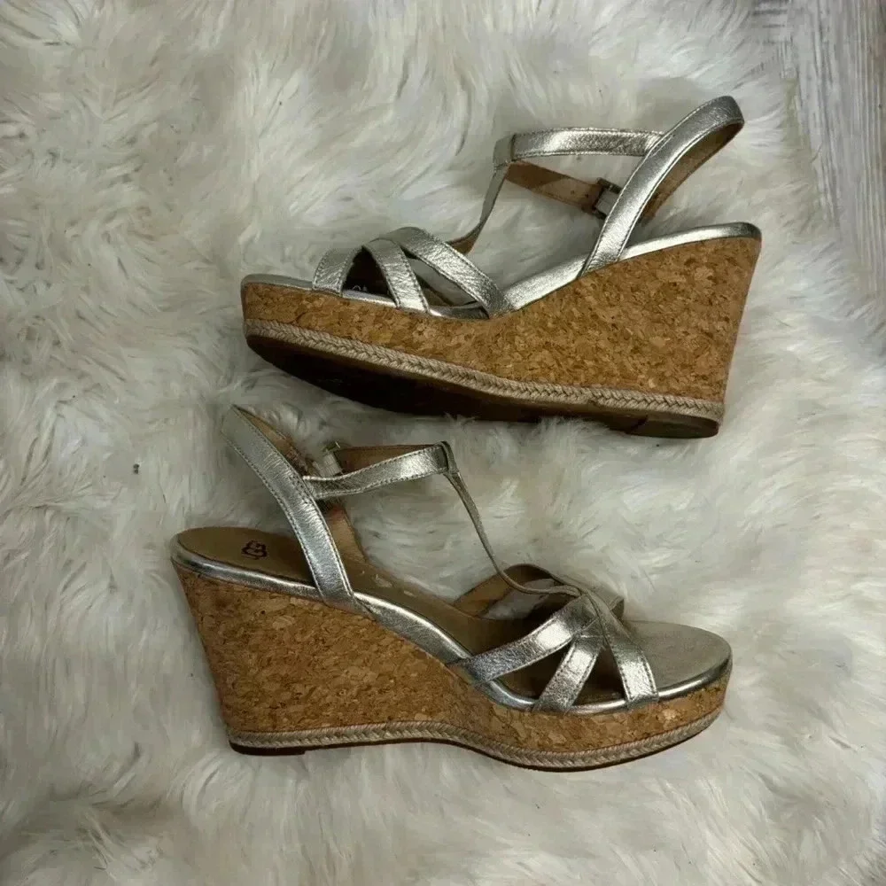 Ugg champagne gold Melissa metallic t strap wedges sz 10